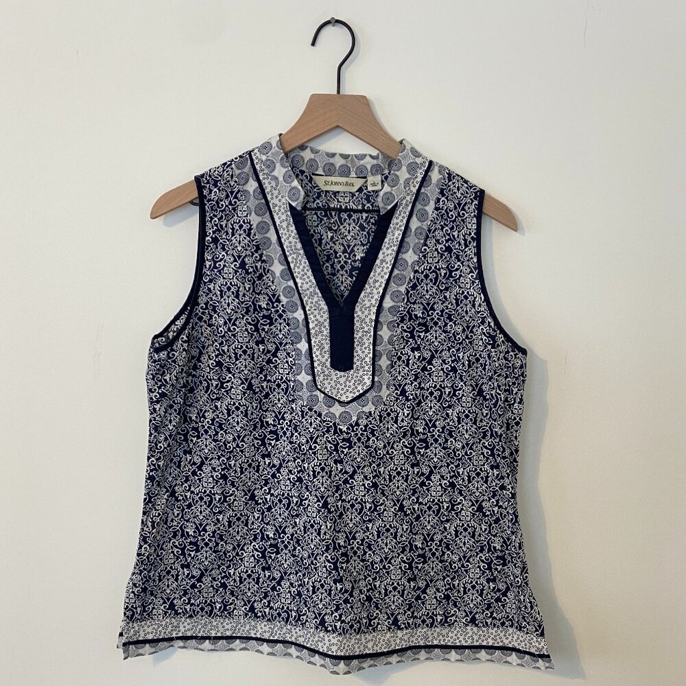 St. John's Bay Women's L Tank Navy & White Patterned